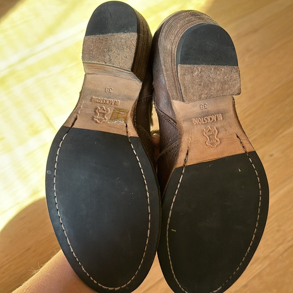 EUC distressed leather ankle boots - Picture 4 of 8